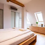 Victus Apartamenty, Royal 公寓 *